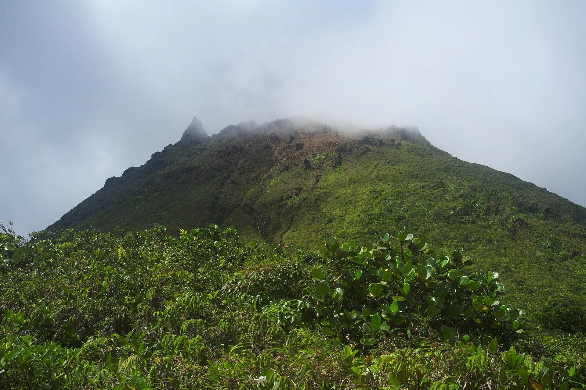 La Soufrière, un volcan actif au cœur du parc national
